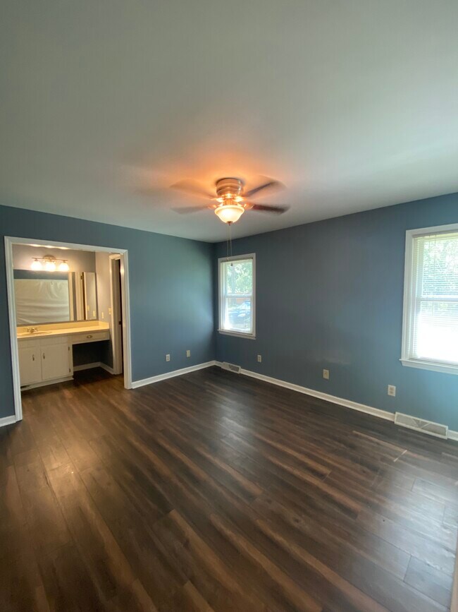 Master bedroom - 1531 Wakendaw Rd