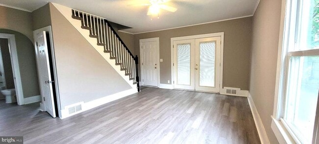 Building Photo - 104 Middleneck Ln