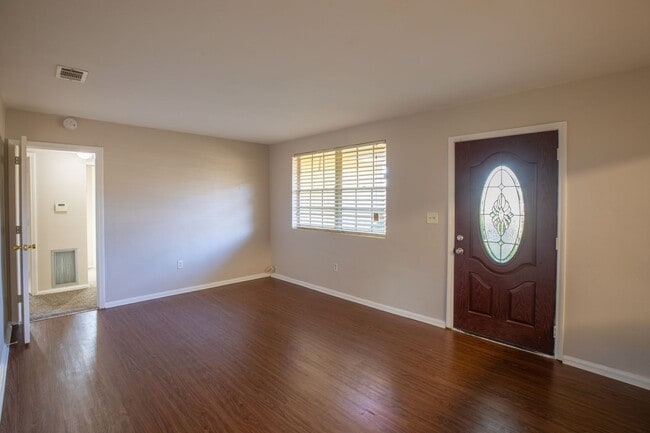 Building Photo - Glynlea Park