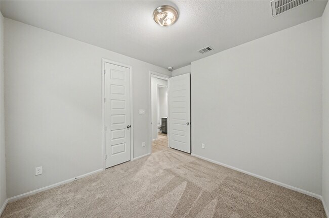 Building Photo - 31527 Splitting Willow Ln