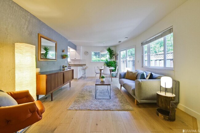 Building Photo - 542 Brewster Ave