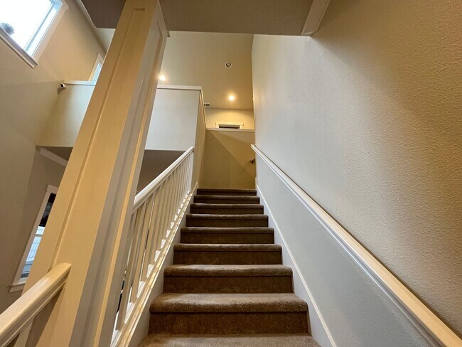 Building Photo - Beautiful Beaverton 3 Bedroom 2.5 Bathroom ~ Home In River Terrace w/ Level 2 EV Charger in Garage!