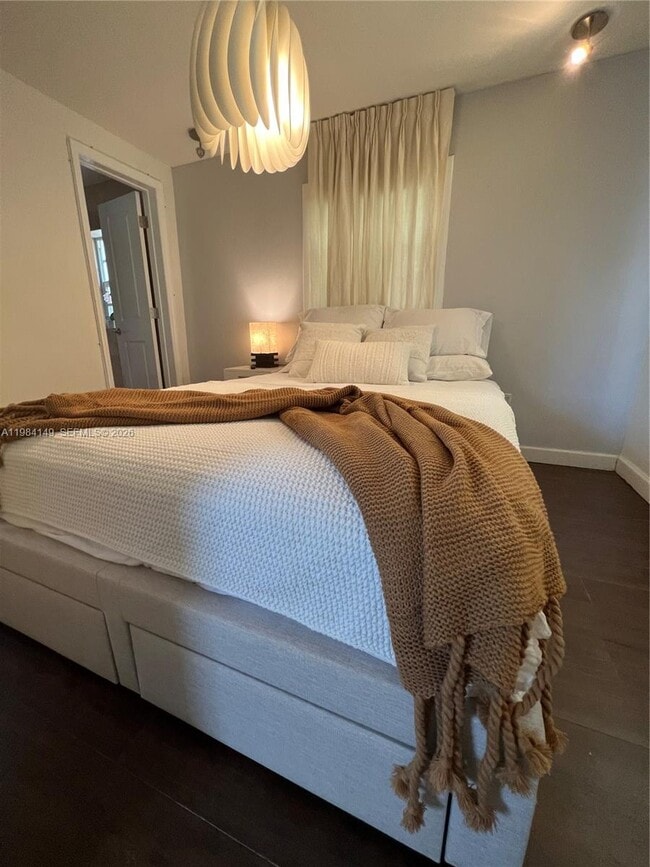 Building Photo - 265 Palm Ave