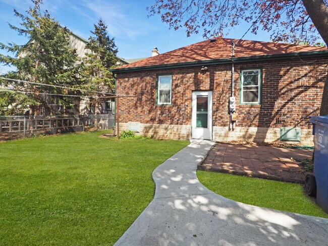 Building Photo - 1-Bedroom Side by Side Duplex in South Minneapolis
