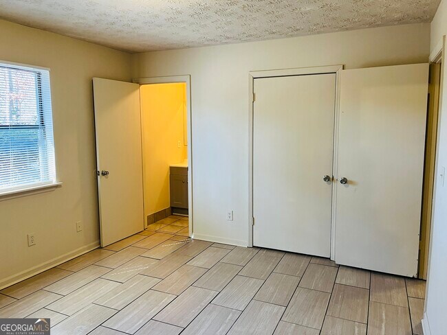 Building Photo - 4120 Midway Rd