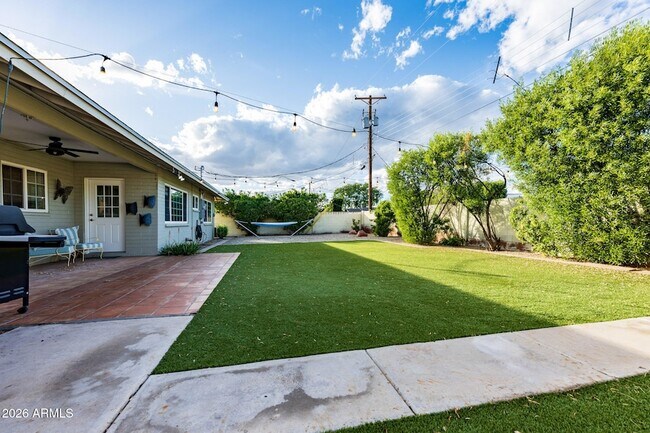 Building Photo - 8322 E Wilshire Dr