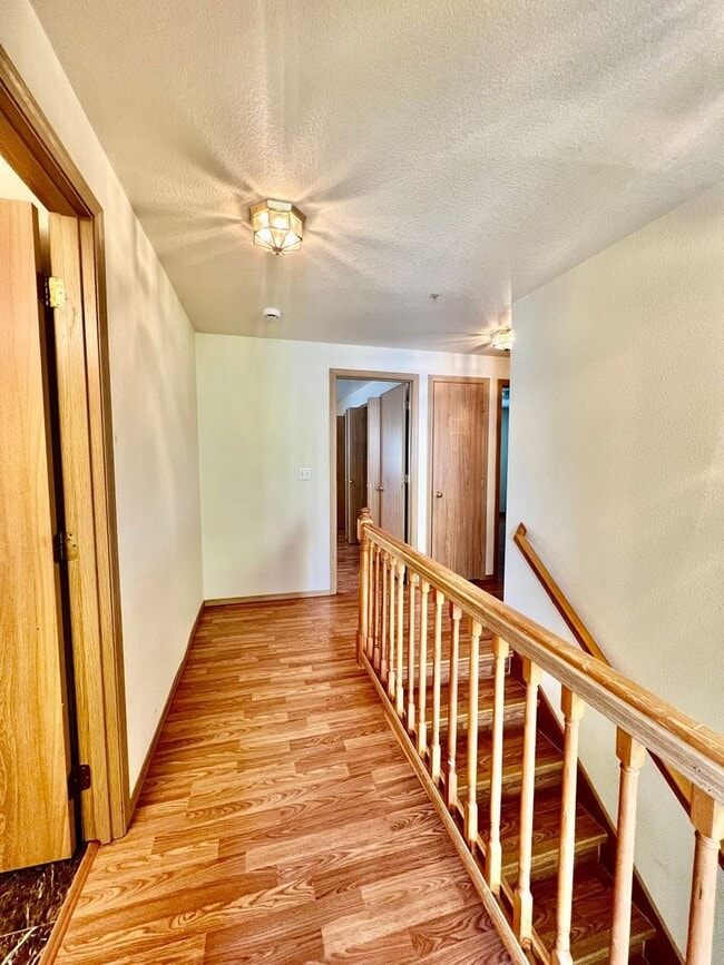 Building Photo - Spacious 4 BD + Den