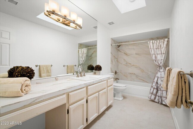 Building Photo - 8844 E San Rafael Dr