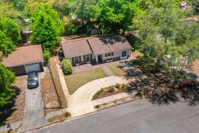 Building Photo - 419 Morningbird Ct