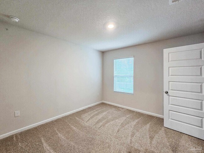 Building Photo - 5249 Peach Dr