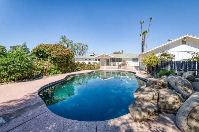 Building Photo - 4105 E Perrin Ave