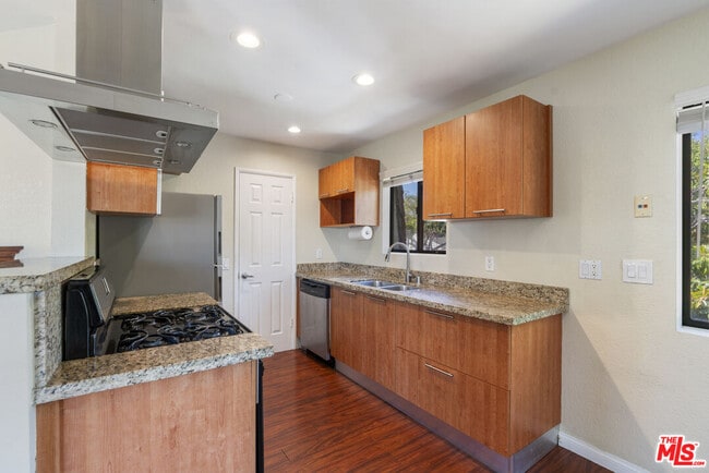 Building Photo - 3912 Girard Ave