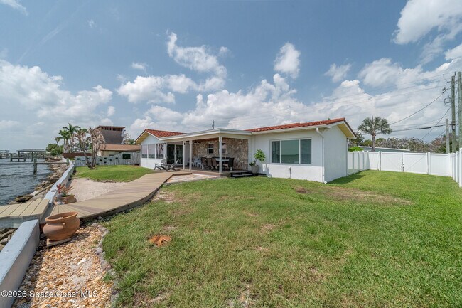 Building Photo - 1110 S Banana River Dr