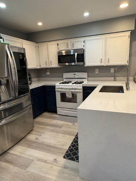 Building Photo - 406 E Center St