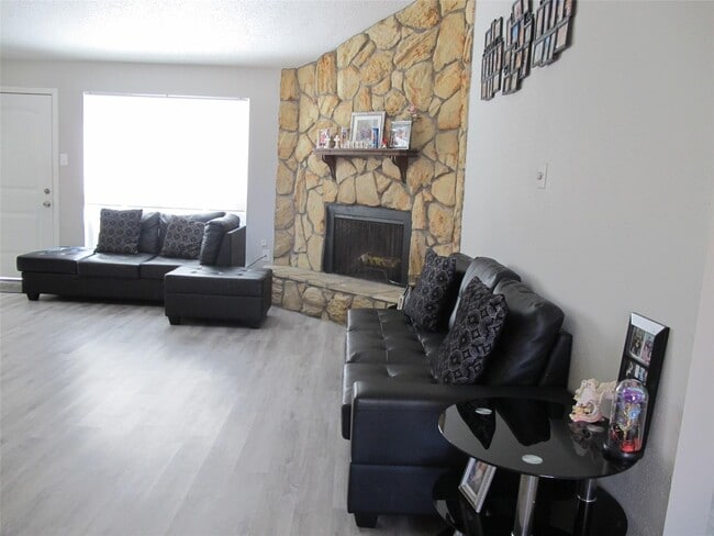 Building Photo - 14207 Long River Ct