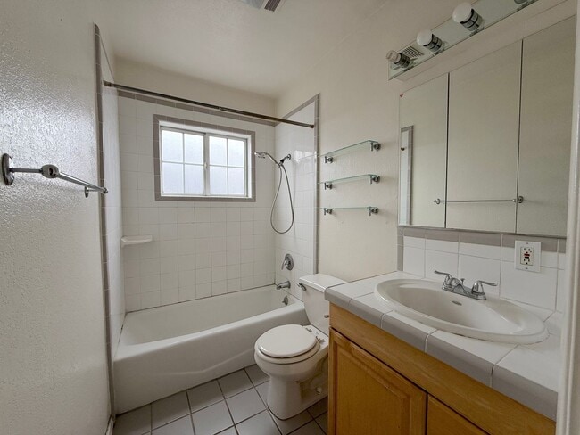 Building Photo - 4719 La Presa Ave