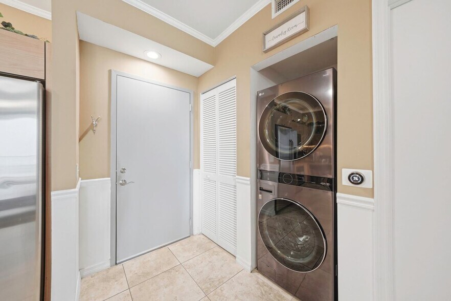 Building Photo - 3180 SW 22nd Terrace