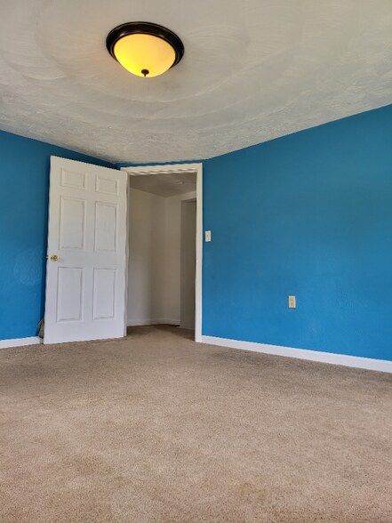 Building Photo - 938 Venetia Rd