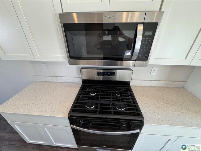 Building Photo - 7666 Clayton Ave