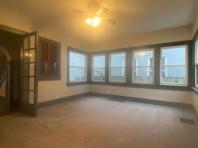 Building Photo - 3 Bed 1.5 Bathroom for rent in Dayton*