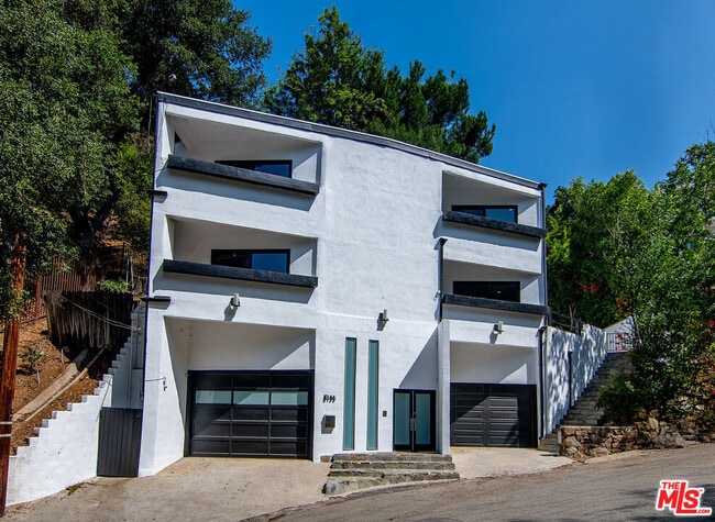 Building Photo - 8155 Willow Glen Rd