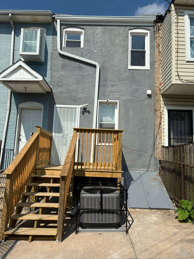 Building Photo - 415 N Port St