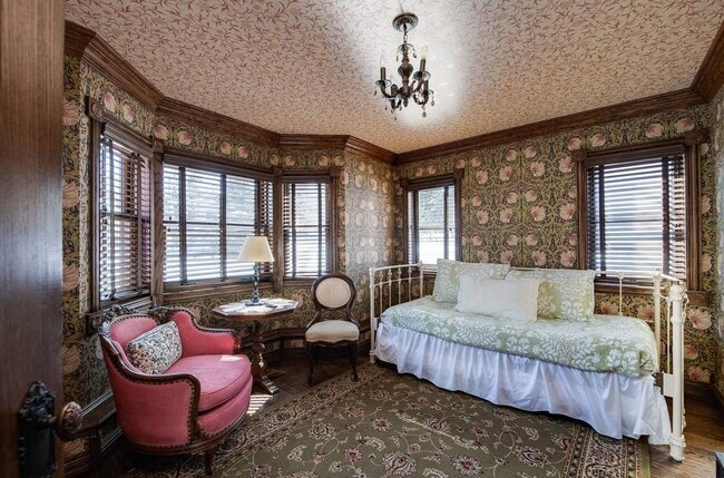 Building Photo - Winter rental! Luxury 4 bed, 3 bath home i...