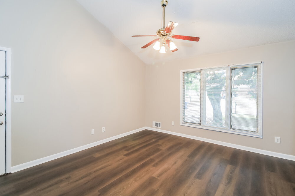 Building Photo - 2112 Golfview Dr SE