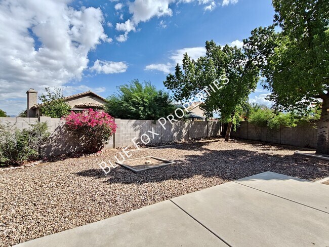 Building Photo - 5680 Shady Grove Dr