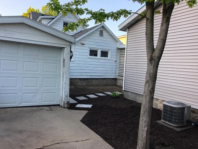 Building Photo - 1012 Jackson St NW