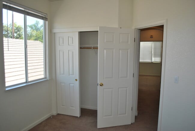 Building Photo - 7956 Robinson Dr