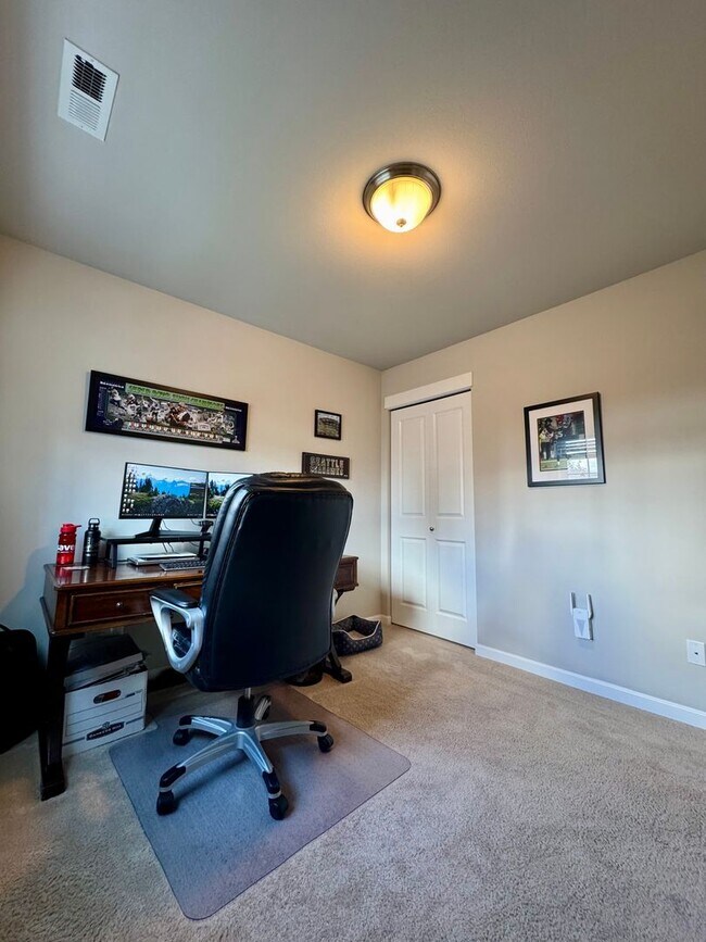 Building Photo - 4 Bedroom Home in Family friendly Cul-de-sac in Maple Valley