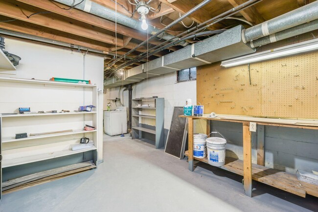 Building Photo - 4230 Eastlea Dr