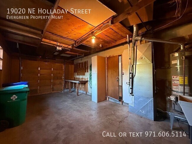 Building Photo - 19020 NE Holladay St
