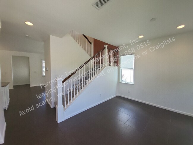 Building Photo - Elegant 4-Bedroom Home with Loft in Presti...