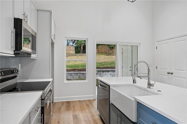 Building Photo - 2050 Morehouse Dr NW