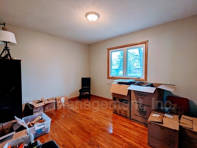 Building Photo - 15 103rd Ave NW