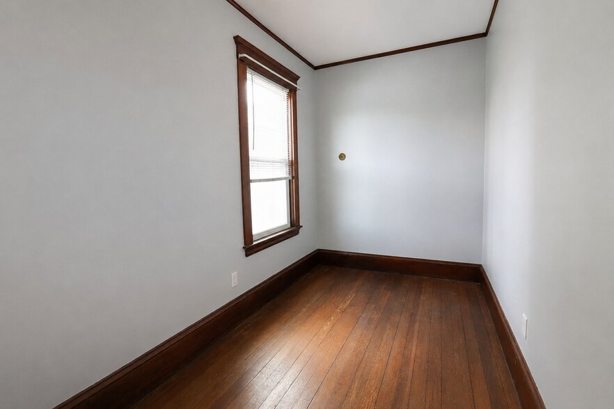 Building Photo - 582 Cambridge St