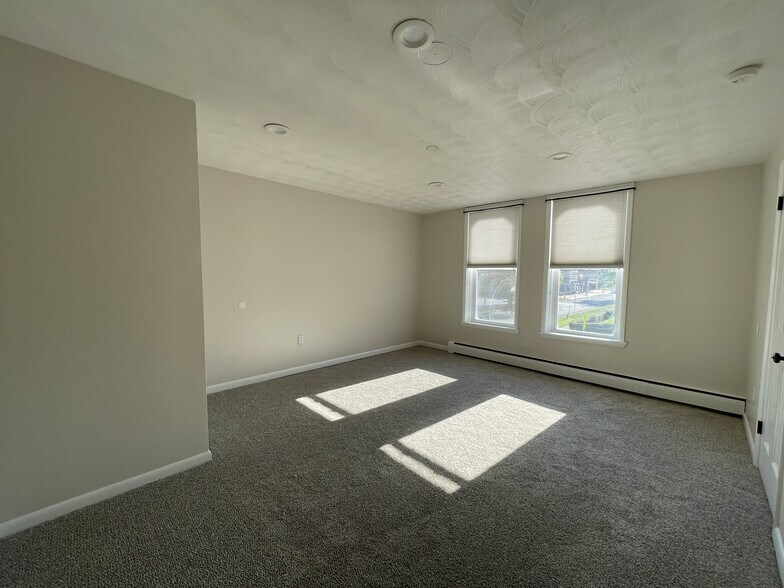 Building Photo - 4359 Lake Ave