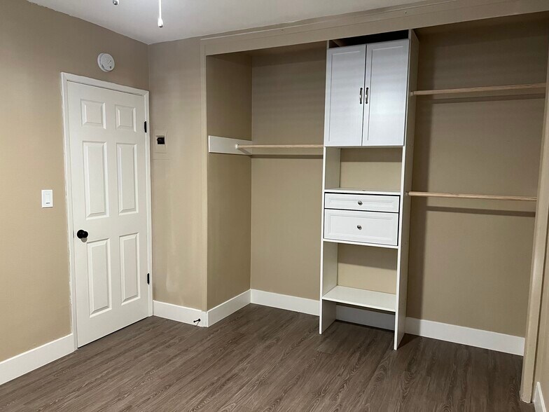 Bed Closet - 574 N Wilson Ave