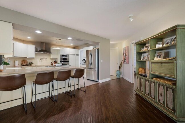 Building Photo - 3705 Torrey Pines Blvd