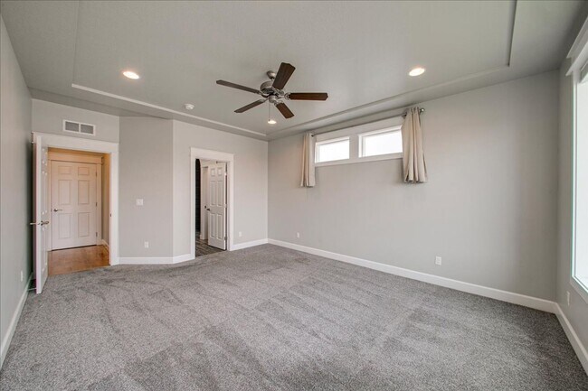 Building Photo - Beautiful Home in Desired Hazelwood Subdiv...