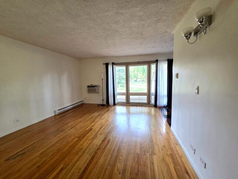 Building Photo - 2205 Arbor Cir