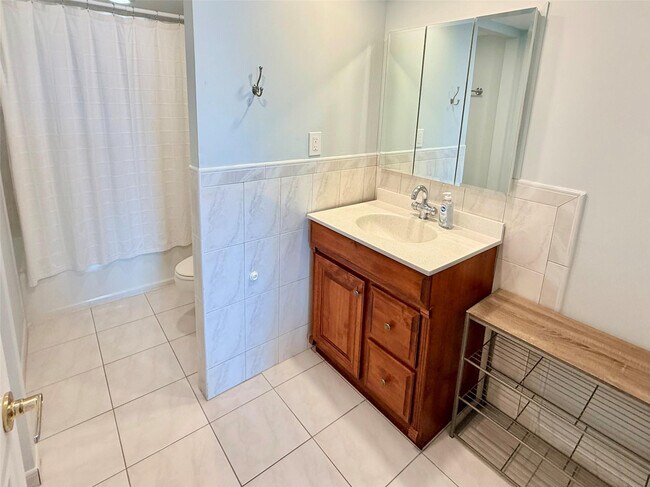 Building Photo - 800 SE 20th Ave