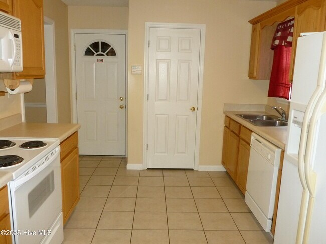 Building Photo - 302 Carlisle Ct