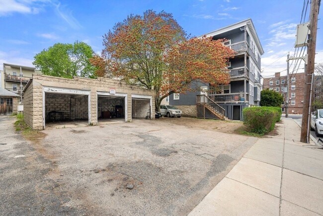 Building Photo - 18 Claymoss Rd