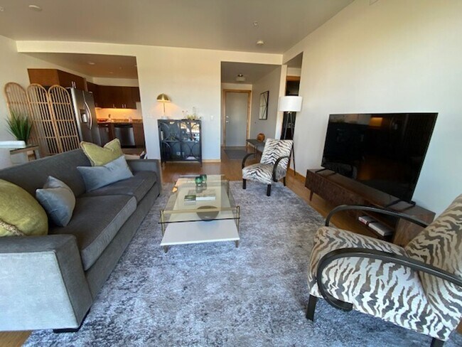 Building Photo - Luxury Fully Furnished Condo Downtown Salem Is Available