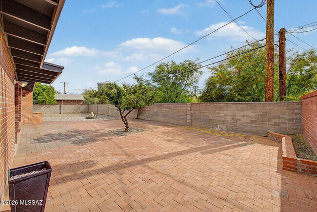 Building Photo - 5120 E Alberta Dr