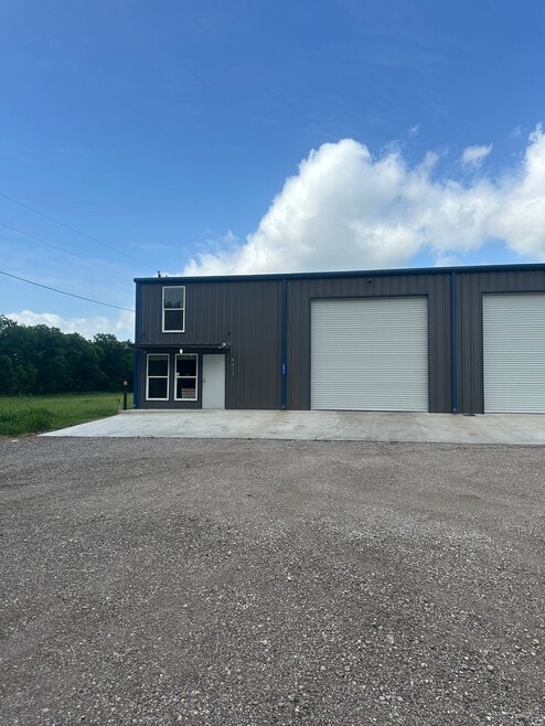 Building Photo - 4072 Old Lorena Rd