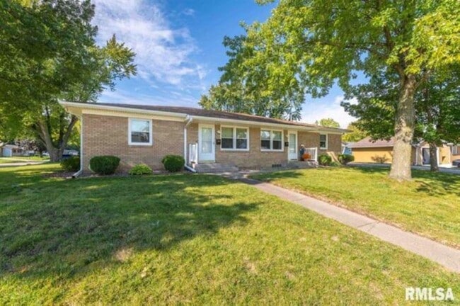 Building Photo - 3161 5th St